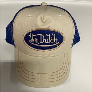 Von Dutch  NWOT Youth logo hat.